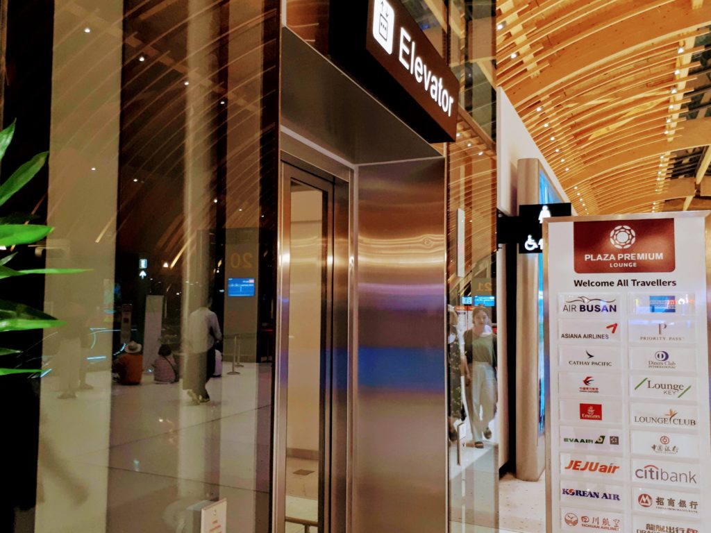 マクタン空港_ラウンジ