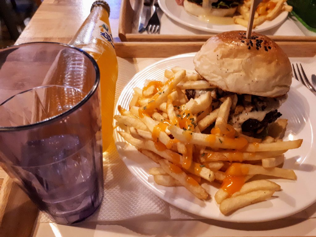 バーガーストリート　新村
